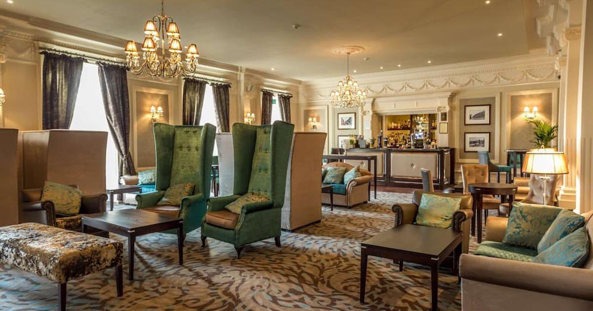 Cleric20's tweet image. Staying at The Old Swan which I love and this year, the first time, I’m in room called ‘Agatha’ - it has her books and notes etc in it as it’s apparently where she stayed when she “disappeared”!?
#Harrogate