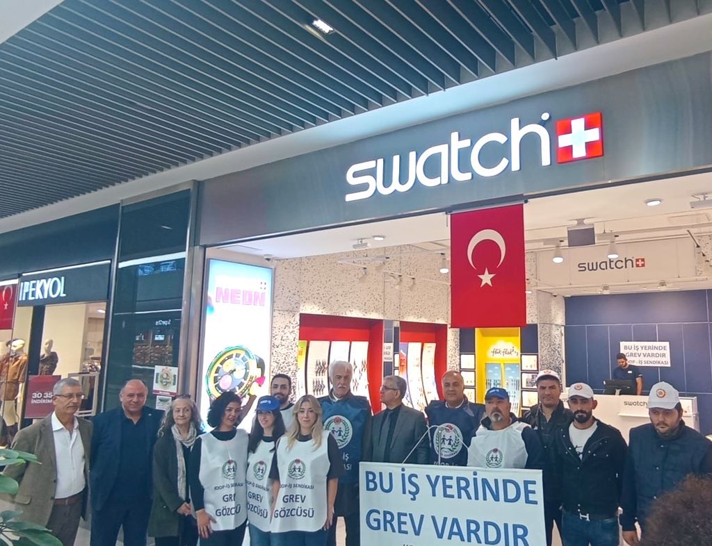 4. gün bitti ama kararlılığımız sürüyor!
Biz Swatch Group çalışanlarıyız, emeğimizin hakkını istiyoruz.
Adil bir toplu iş sözleşmesi herkesin hakkı!
#SwatchGroupÇalışanlarıGrevde
<a href="/KOOPISSENDIKASI/">Koop-İş Sendikası</a> <a href="/uniglobalunion/">UNI Global Union</a> <a href="/Swatch/">Swatch</a> <a href="/swatchturkiye/">Swatch Türkiye</a>