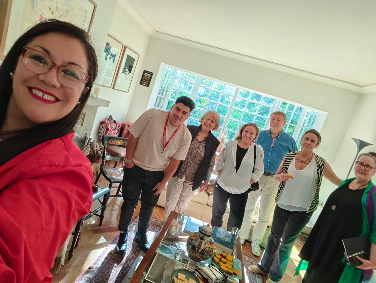 El Equipo de Gestión Territorial se reunió con vecinos de la Mesa de Trabajo Vecinos Hendaya C-107🤝 

Se abordaron temas clave, destacando el avance del programa Barrio Protegido🏘️🛡️ 

¡Sigamos construyendo juntos! 💪