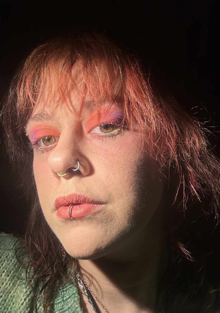 Parxisnotok's tweet image. Makeup looks i would actually wear on a daily basis in the middle of nowhere, inspired by album (song) covers.

Waterparks new album edition! 
Red guitar | If lyrics were confidential
#RedGuitar #ILWC #iflyricswereconfidential 
#PARX6