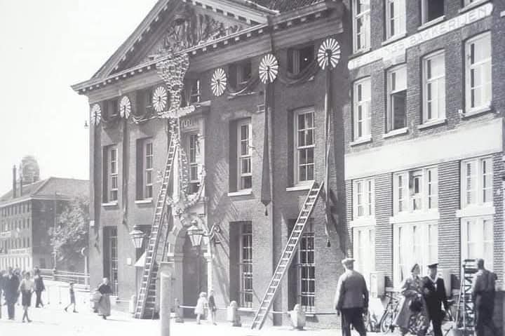 Het Oostplein in 1939 bij de marinierskazerne.