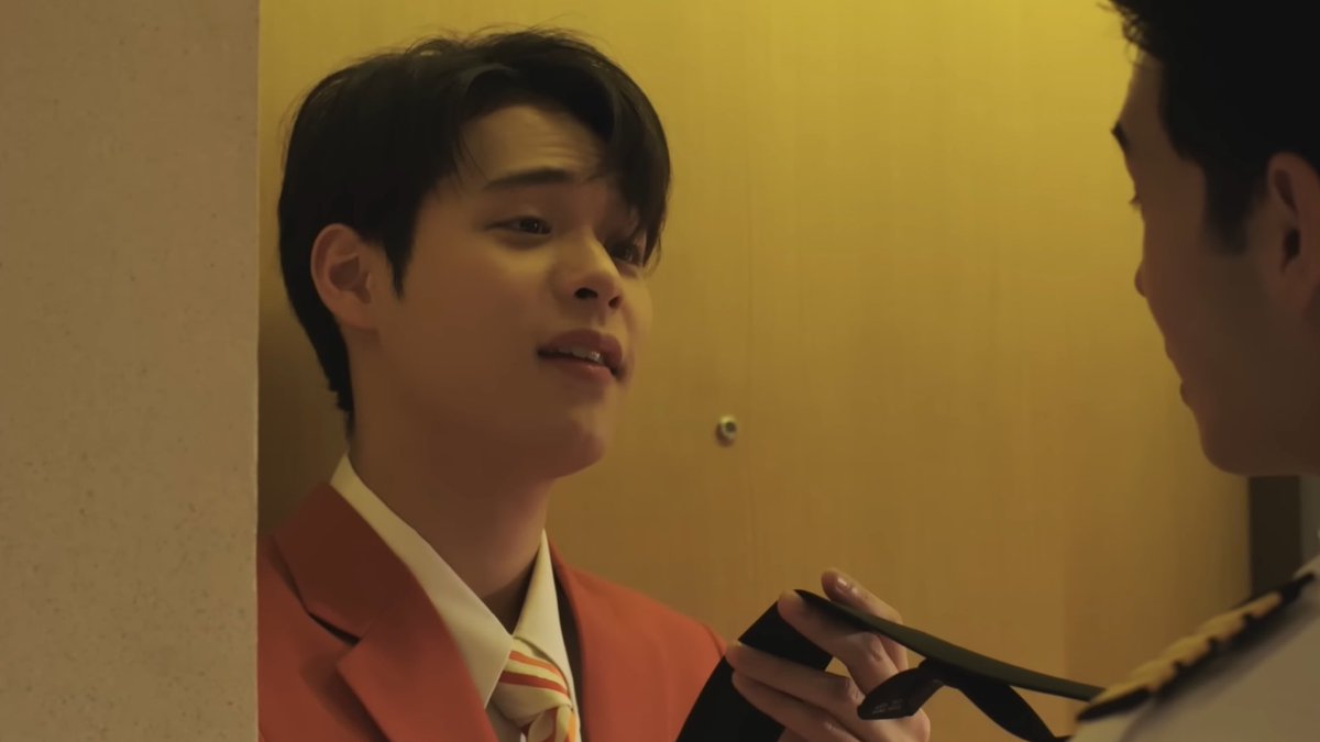 takiindabuildin's tweet image. I still think about poon as diva flight attendant seducing a man way older than him. 

#poon_mit12