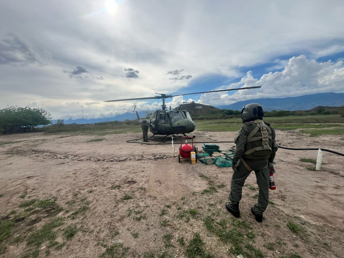 Las tripulaciones del Batallón de Movilidad y Maniobra de Aviación N.° 3, en cumplimiento de la misión institucional, ejecutan operaciones aéreas orientadas a contribuir desde el aire al bienestar de los colombianos.

Cada segundo, los soldados aviadores entregan lo mejor de sí