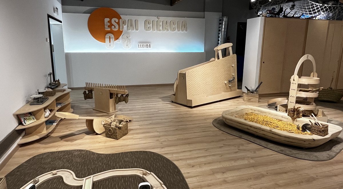 paerialleida's tweet photo. 🔬 Espai Ciència 06, un nou espai educatiu de la ciutat al Museu de l’Aigua.
Els infants de 0 a 6 anys d’escoles i llars d’infants hi poden fer descobertes científiques mitjançant el joc
Projecte conjunt de #Paeria, @UdL_info, @IEILleida i @educaciocat.
📰 https://t.co/MZTsTDH6xB https://t.co/fYToWtLWlO