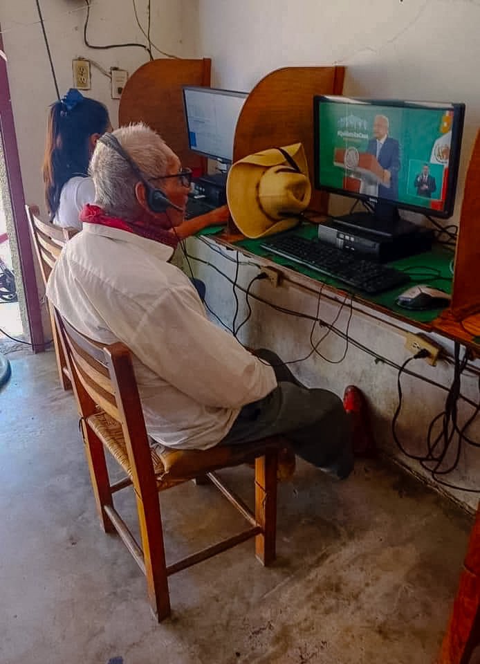 ¡Buen cumple, querido presidente! ¡Que haya harto, mone, tamales de chipilín y chile amashito, en la mesa de festejos, junto a familiares, amigxs y compañerxs! ¡AMLO con amor se paga! ¡Ánimo!