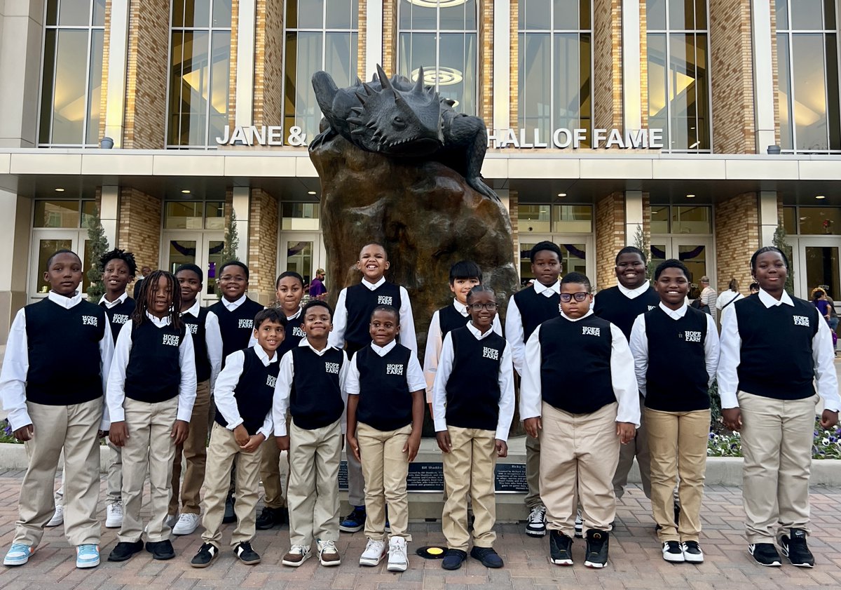 HopeFarmInc's tweet image. We had an amazing time performing the National Anthem at the TCU Women&apos;s basketball game last night!  Performance link: loom.ly/7gKj5VA