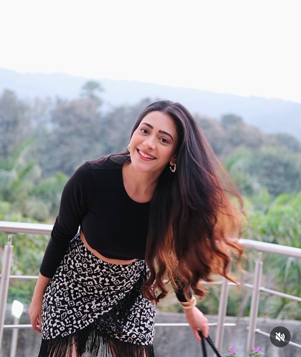 Runak_love's tweet photo. Happy Birthday to my Favourite @nawab_hiba 🥳💃😘❤
May your year ahead be filled with happiness,success nd endless love. Keep shining always,you truly deserve the best💫🧿
HBD HIBA NAWAB 
#HibaNawab #HappyBirthdayHiba 
#HibaHolics https://t.co/wxhyNuVdLe