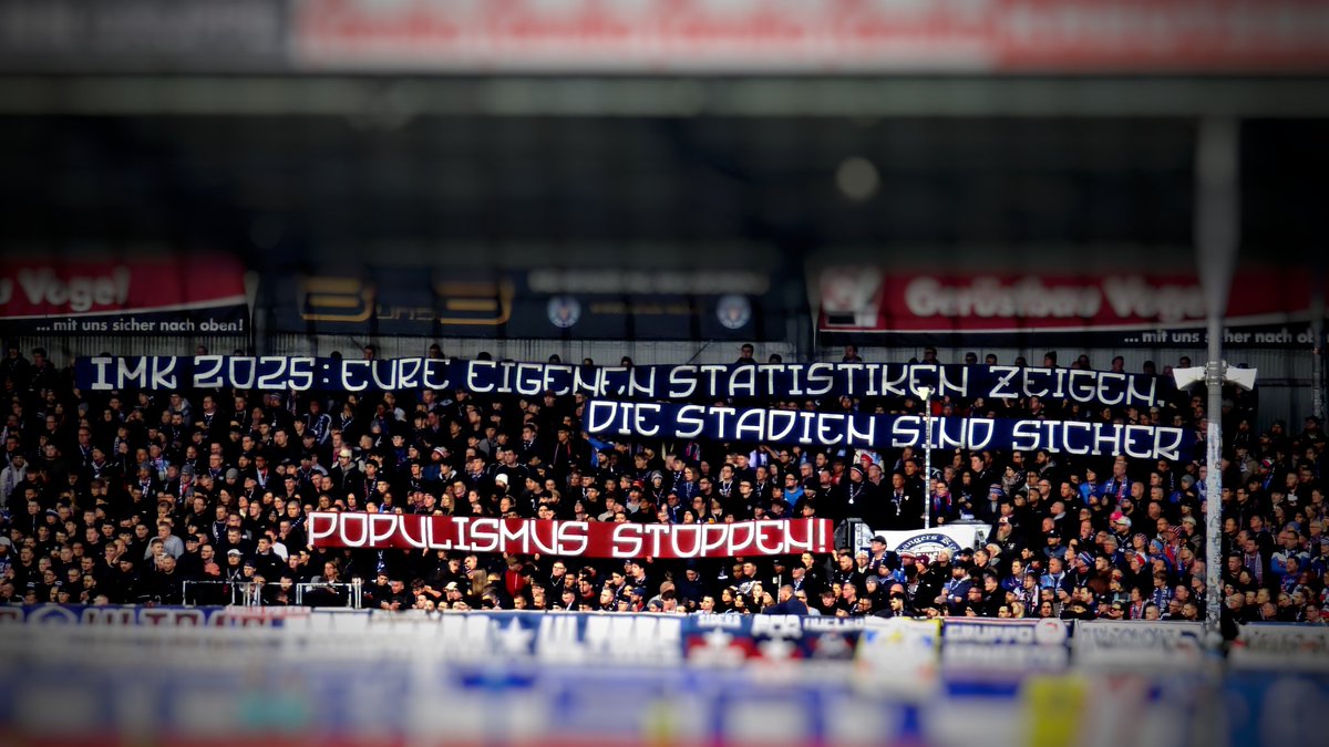 Onnetar's tweet image. Throwback to Kiel... 
#fanrechte 
#imk2025
