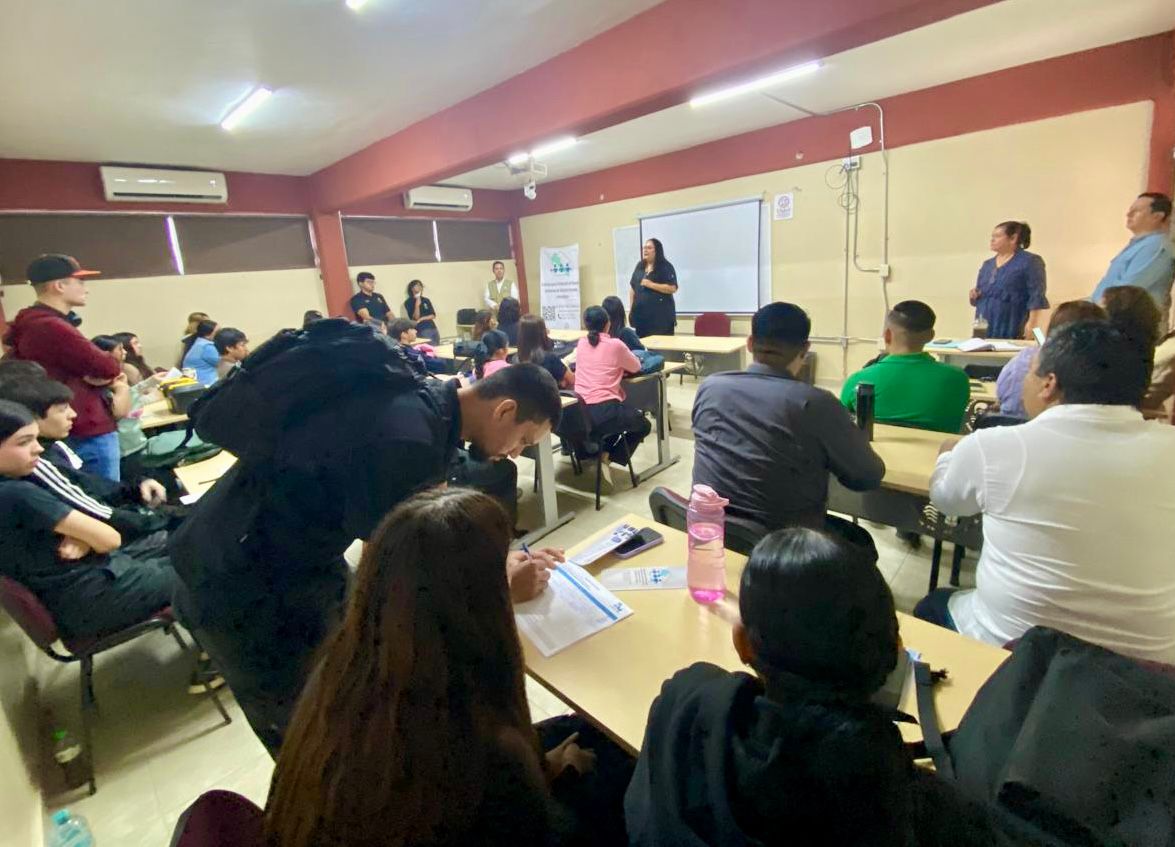 InstitutodePro's tweet image. A través del programa itinerante, continuamos fortaleciendo las acciones de prevención con espacios de capacitación, afiliación al programa IMSS-Bienestar y acercamiento con estudiantes, personas defensoras de #DDHH y #Periodistas en los municipios de #ElFuerte y #Guasave.