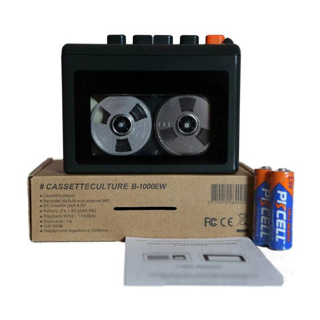 RetroToGo's tweet image. Still a little under the radar, but there is a cassette revival right now. With that in mind, here are five of the best portable cassette players available right now, including a rather eye-catching limited edition. bit.ly/43wrcgp