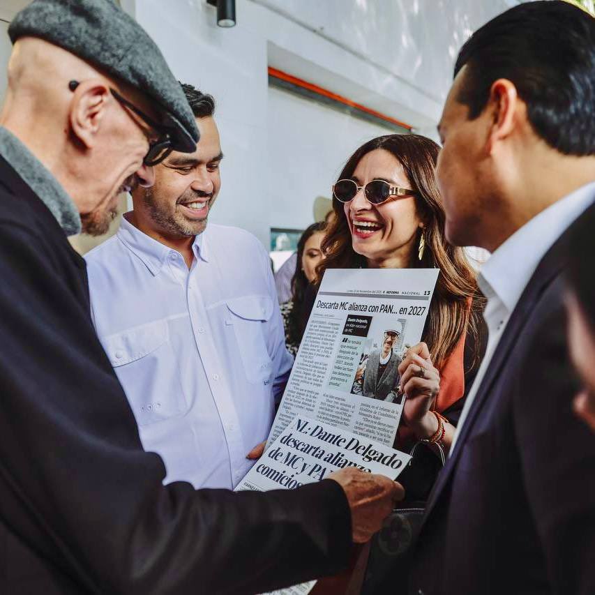 LBallesterosM's tweet image. Ayer desde la Comisión Permanente volvimos a hacer lo que nos mueve: poner a las personas en el centro y defender las causas que construyen un México Nuevo.

También reabrimos la Casa Naranja en la CDMX, un espacio para encontrarnos, organizarnos y proyectar el futuro que estamos…