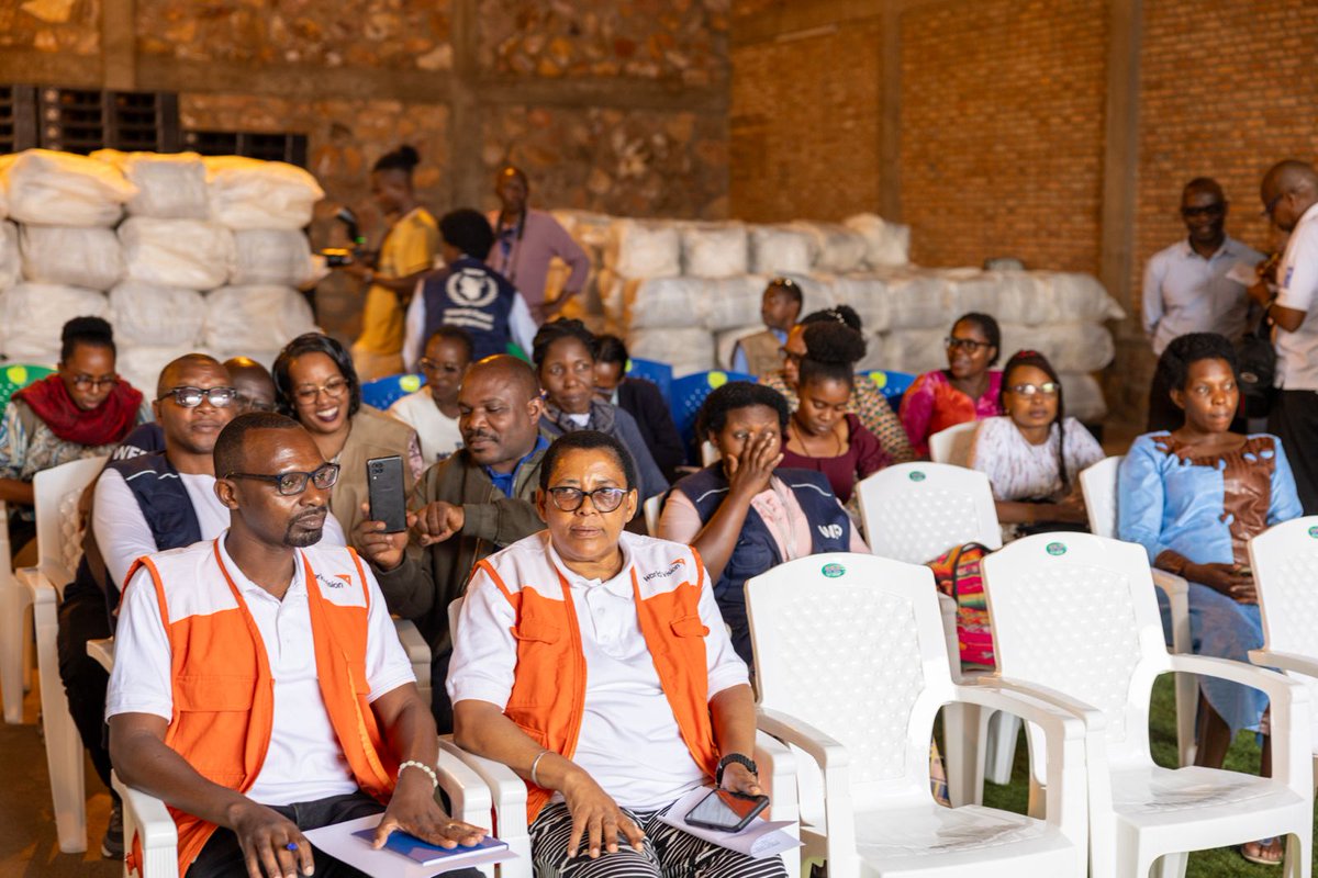 <a href="/Gitega/">Province Gitega</a>, 12 Nov. 2025: Réception à l’entrepôt du PAM par <a href="/msp_burundi/">Ministère de la Santé Publique Burundi(MSP)</a> des moustiquaires pour la Campagne de Distribution de Masse (CDM) prévue ds la semaine du 24 Nov. Présents étaient le Séc. Permanent, Dr Pierre SINARINZI &amp;des délégations des entités de mise en œuvre de la CDM.