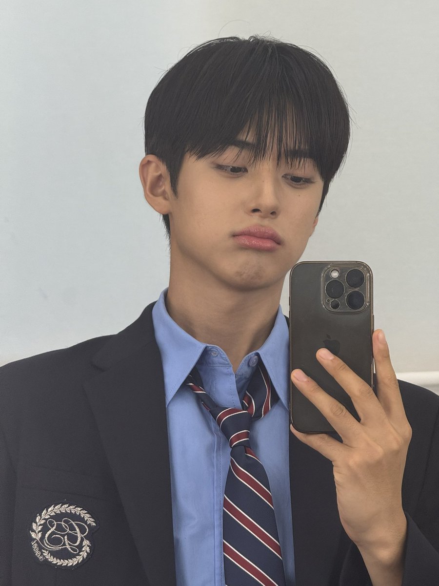 minkyu_0312's tweet image. 수능치느라 고생했어