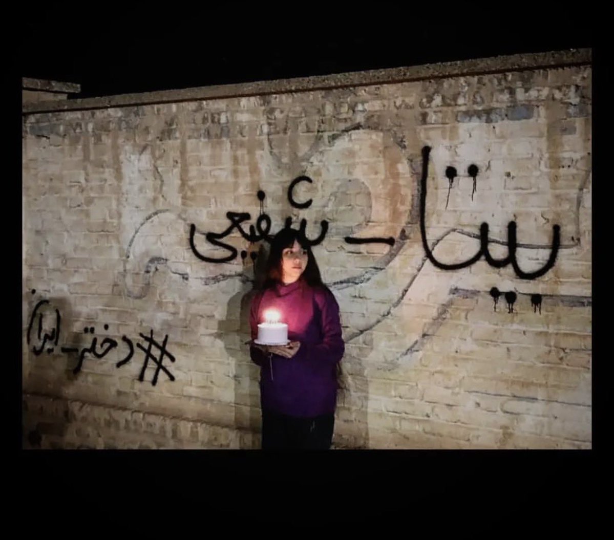 دختر پادشاهی خواه #بیتا_شفیعی توسط وحوش ج.ا دستگیر شد.
دو روز پیش هم مادرش توسط وحوش ج.ا دستگیر شده بود.
#جاویدشاه
#مرگ_بر_کلیت_و_تمامیت_جمهوری_اسلامی