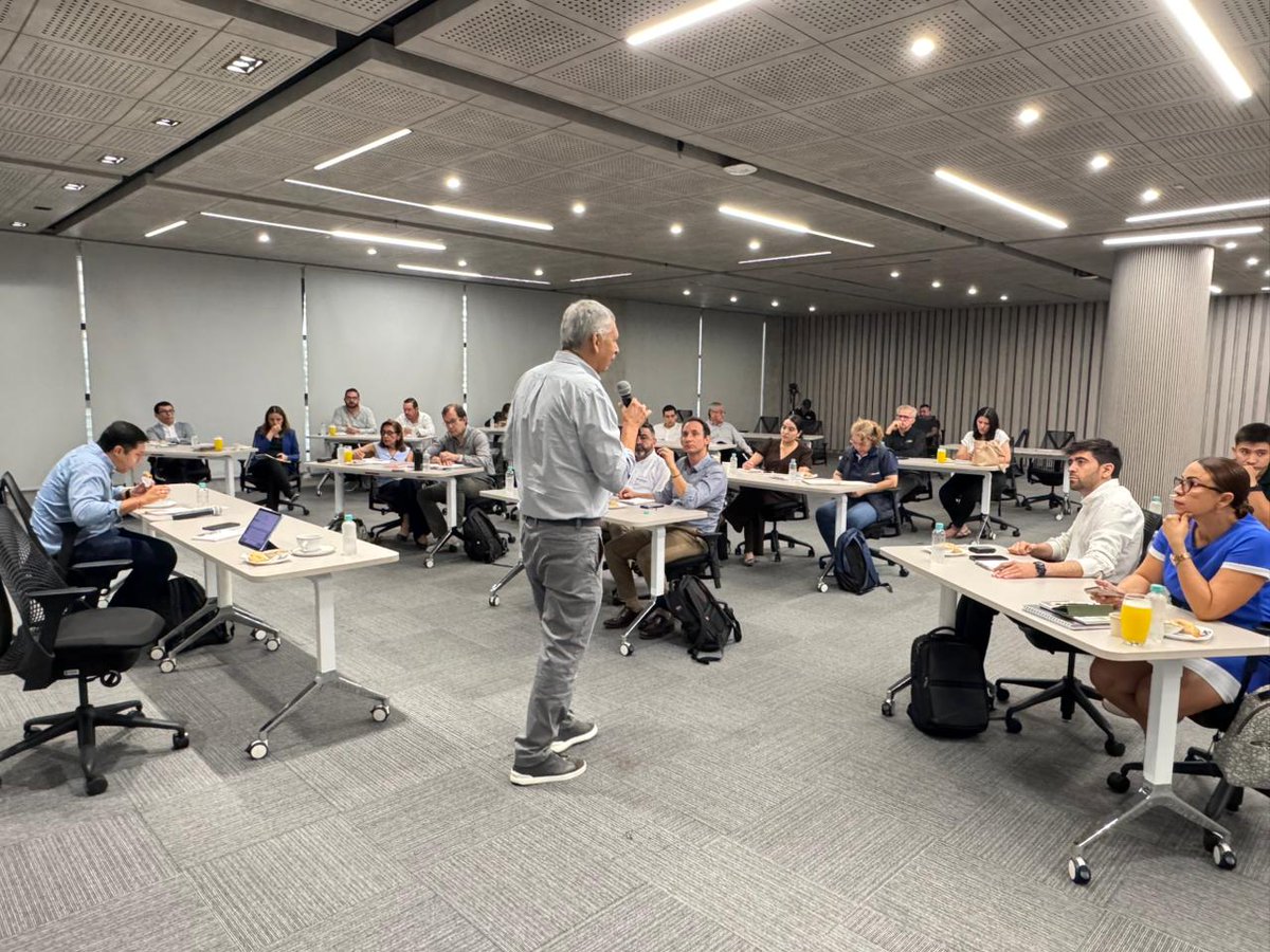 Hoy recibimos al <a href="/IntergremialSAN/">Comité Intergremial de Santander - Oficial</a> en la <a href="/UIS/">UIS</a> para fortalecer el diálogo entre la academia y el sector productivo.