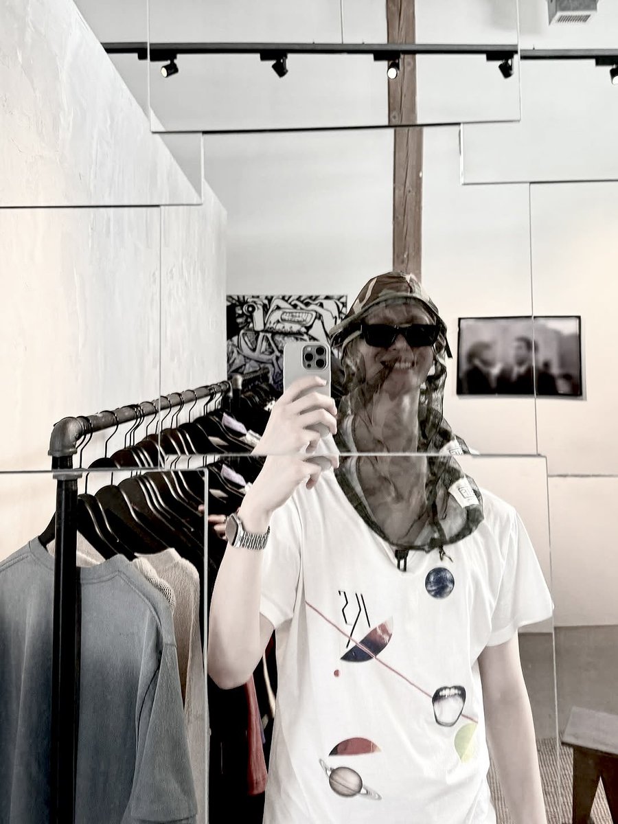 bayamena's tweet photo. Leaning into the street style aesthetic. Head down, game face on, capturing moments. Always on my own wave. https://t.co/2kiojVjQh1