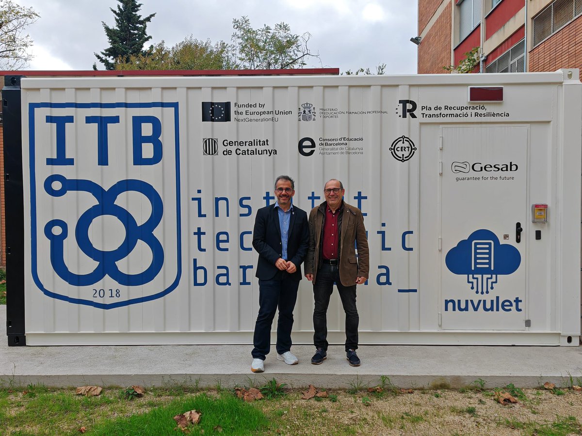 prpal_vet's tweet photo. Avui toca #CFPI @iTecBcn x conèixer el projecte "Nuvulet" q ha permès a l'institut disposar d'un CPD propi. Sens dubte, una estratègia disruptiva q permetrà al centre pilotar altres projectes amb grans necessitats de càlculs i emmagatzematge. Felicitats @lbertvila i equip!👏👏👏 https://t.co/dK2qOS4iAN