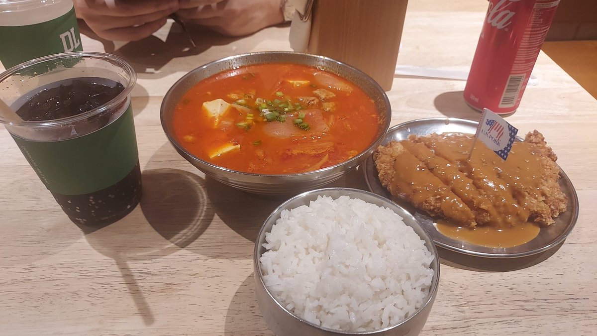 leemontea tweet media