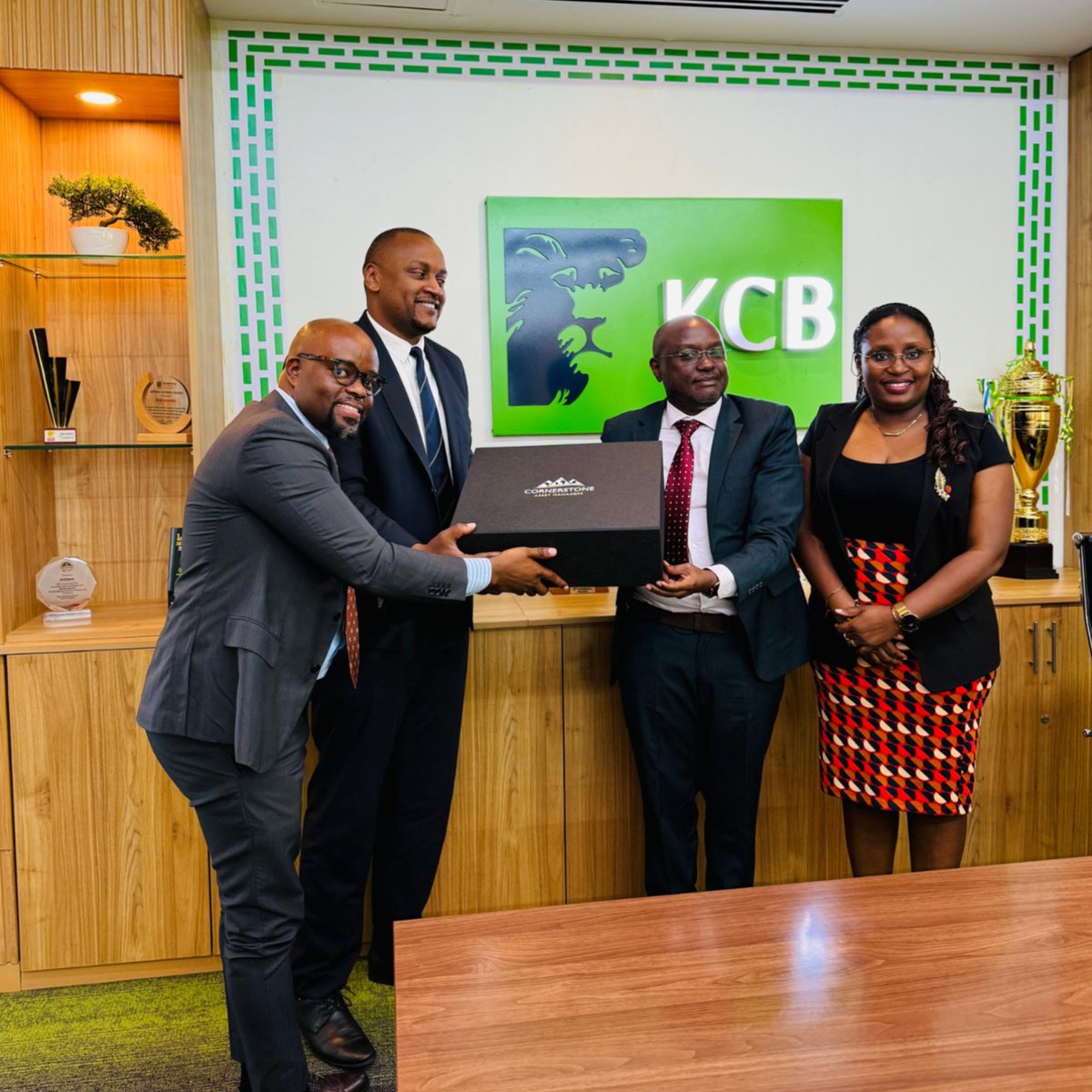 CSAssetManagers's tweet image. Celebrating Partnership and Progress with KCB Bank Uganda

As we reflect on an incredible year of growth and achievement, we take this moment to extend our heartfelt appreciation to KCB Bank Uganda - our steadfast partner and supporter.

Your belief in our vision and continuous…