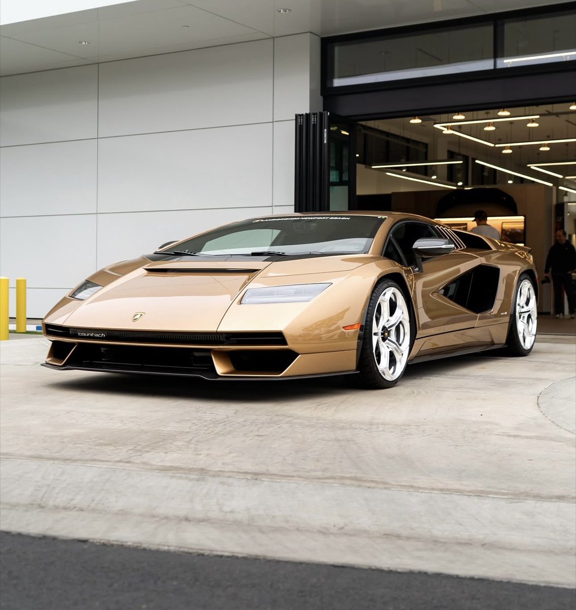 Lamborghini Club tweet media