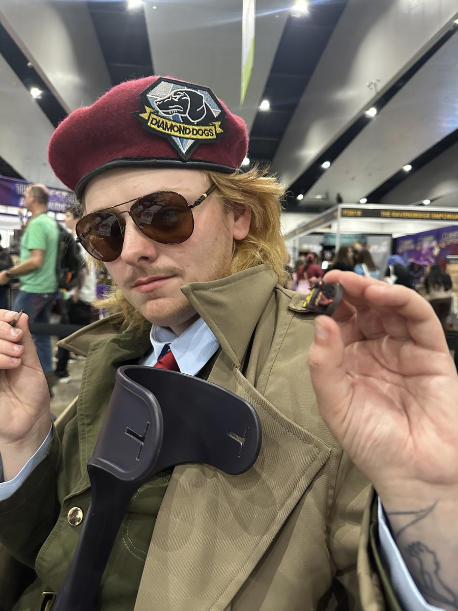 i finally got a full picture of my mgsv kaz cosplay today + a pic from PAXAus :)