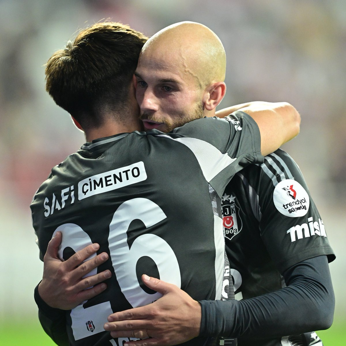 DeportesReports's tweet image. Vaclav Cerny, Çekya Milli Takımı&apos;ndan davet almasına rağmen, özel sebeplerini ileterek bu milli arada affını istedi.

Cerny, takımla daha fazla vakit geçirmek, sorumluluk almak ve uyumunu güçlendirmek için milli arayı İstanbul&apos;da değerlendirmeyi tercih etti.

Önümüzdeki dönemde…