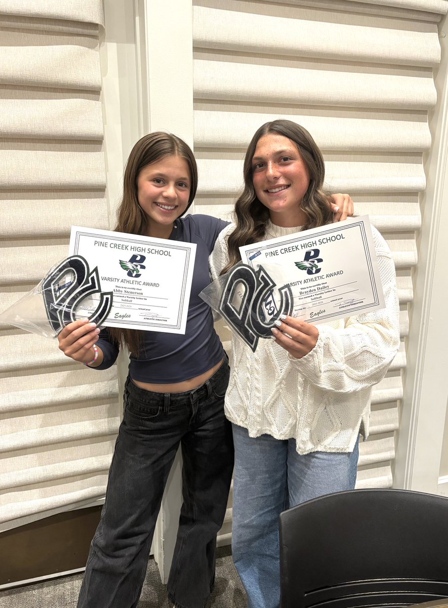 AbbyStenerson's tweet image. FRESHMAN SEASON!! So thankful for all the memories and friendships I’ve gained for life! Couldn’t have asked for a better teammate and freshman sister @BraydenDailey31!! Thank you Pine Creek! 💙💚

@18uSmith @batbusterscoach 
@gatorjack72 @SBRRetweets @sbsportsnetwork…