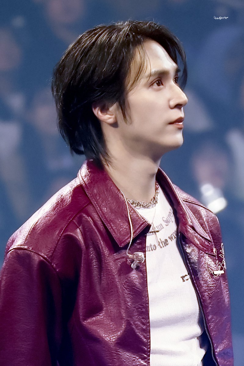 4avorite_HL's tweet image. 251108 조각상이 귀여운 건 첨 봄 っ ̯ •̥

#하이라이트 #HIGHLIGHT #비스트 #BEAST 
#손동운 #SONDONGWOON