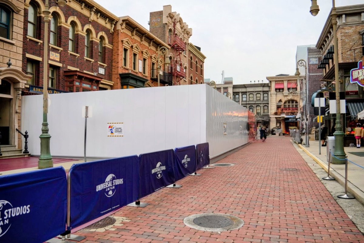 usj1's tweet photo. 速報)　USJ ニューヨークエリア全体で大規模工事開始

この感じなら来年2026年春頃にはポケモンエリアになりそうですね。予想
#USJファン #USJ #ポケモン ピカチュウ https://t.co/4Ve0nFQ1Dk