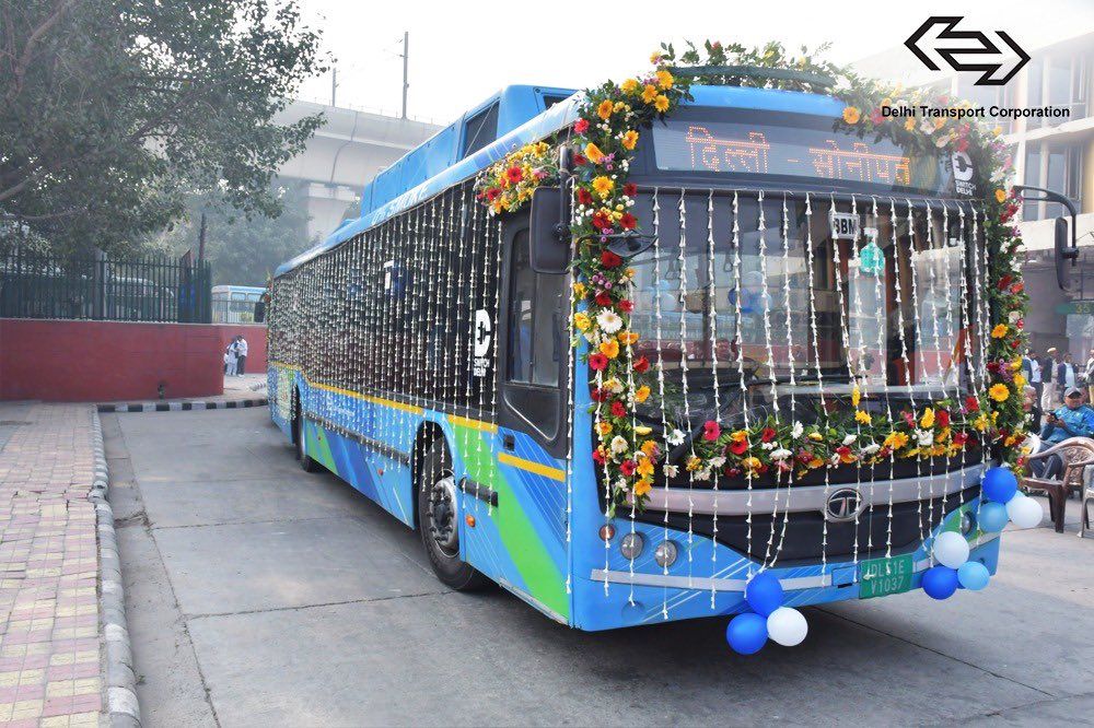 dtchq_delhi's tweet image. नई दिल्ली-सोनीपत अंतर्राज्यीय बस सेवा का लोकार्पण समारोह!

माननीय मुख्यमंत्री श्रीमती रेखा गुप्ता जी के कर-कमलों द्वारा ISBT कश्मीरी गेट से इस ऐतिहासिक बस सेवा का शुभारंभ किया गया।

इस विशेष अवसर पर हमारे साथ उपस्थित रहे माननीय परिवहन मंत्री डॉ. पंकज कुमार सिंह जी, परिवहन आयुक्त…