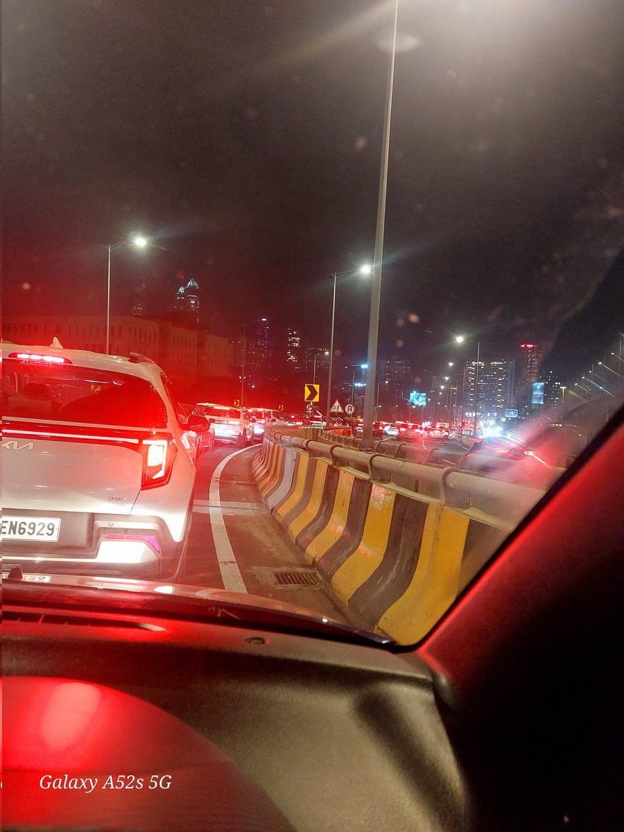 Shru0603's tweet photo. Super jam traffic at haji ali exit of coastal road! What's wrong !!@RoadsOfMumbai @richapintoi @TOIMumbai https://t.co/iXIXtmdV5e