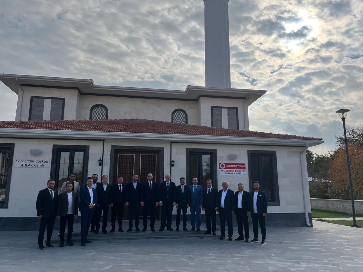 Çorum programımız kapsamında, Önceki Dönem MÜSİAD Çorum Şube Başkanımız Orhan Coşkun’un babası merhum Secaeddin Coşkun’un aziz hatırasına yaptırdığı Secaeddin Coşkun Şıhlar Camii’ni ziyaret ettik.

Bu anlamlı eseri bölgeye kazandıran Coşkun ailesini gönülden tebrik ediyor, merhum