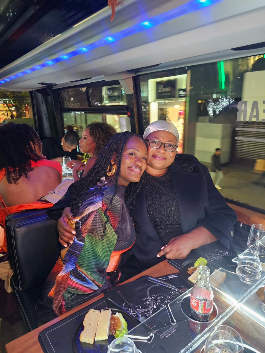 BeeBabs's tweet image. Did I mention I had dinner with my Auntie the other week?❤️🫂🚌