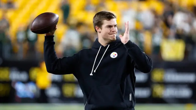 ThePoniExpress's tweet photo. Super Bowl winning head coach Jon Gruden on @937thefan:

“I’ll be surprised if Will Howard is on the bench much longer. He’s got everything you want in a quarterback.”

“I’ll be SHOCKED if Will Howard isn’t a good NFL quarterback.” https://t.co/kuzzNiSIBR