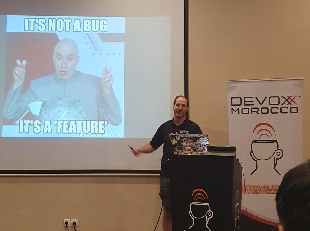 MaritvanDijk77's tweet image. .@edeandrea talking about TDD at @DevoxxMA #DevoxxMA