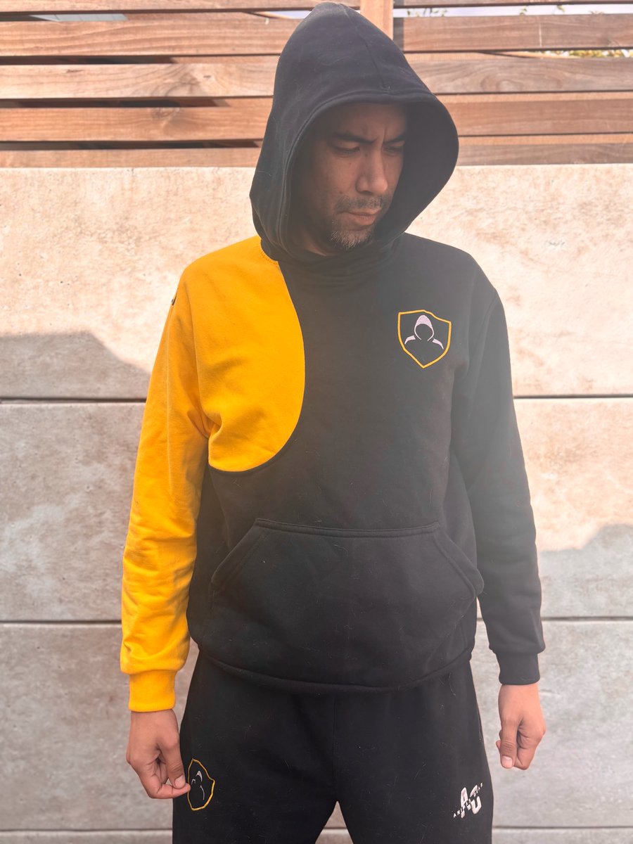 AnimaSgear's tweet photo. Nueva versión original hoodie @blackesportsfgc con manga personalizable para cada jugador (o fan) https://t.co/DmfWlQuTO5