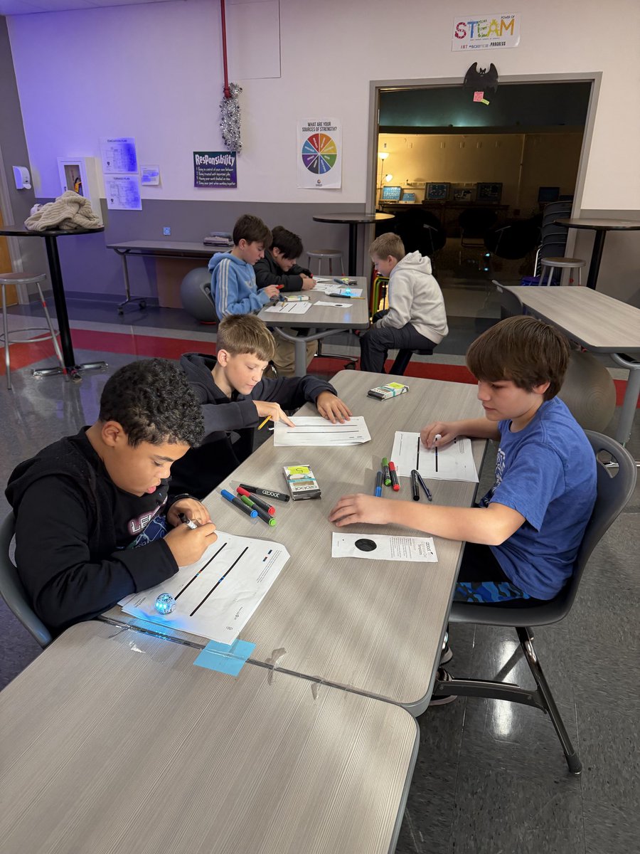 kmdunlap's tweet image. Starting our ozobot project! Ss practicing making lines and using different colors to make the ozobot move. 😊 #fairviewadvantage #solveproblems #ozobots @Ozobot @FPSchools