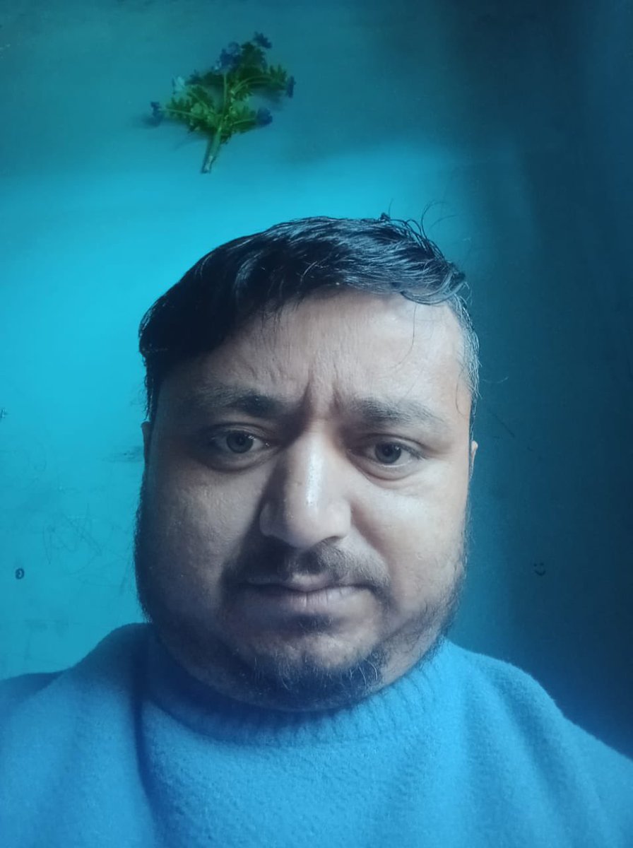 TahirPeerzada_'s tweet image. Mudassir Hassan, a street vendor from Wasserkund, Kishtwar has been bedridden for the last two years due to severe vein blockage! He was the sole breadwinner of his family but is now unable to work! His wife and two small children are struggling to survive and need urgent help…