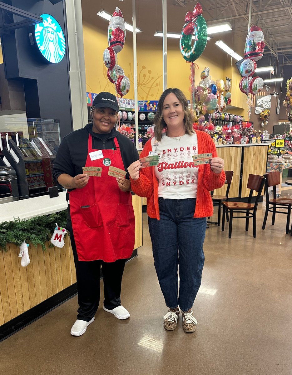 ConroeISD's tweet image. Snyder Elementary third and fourth-grade students partnered with Starbucks for World Kindness Day 2025, spreading kindness and gratitude in the community, one cup and act of kindness at a time. ☕💚