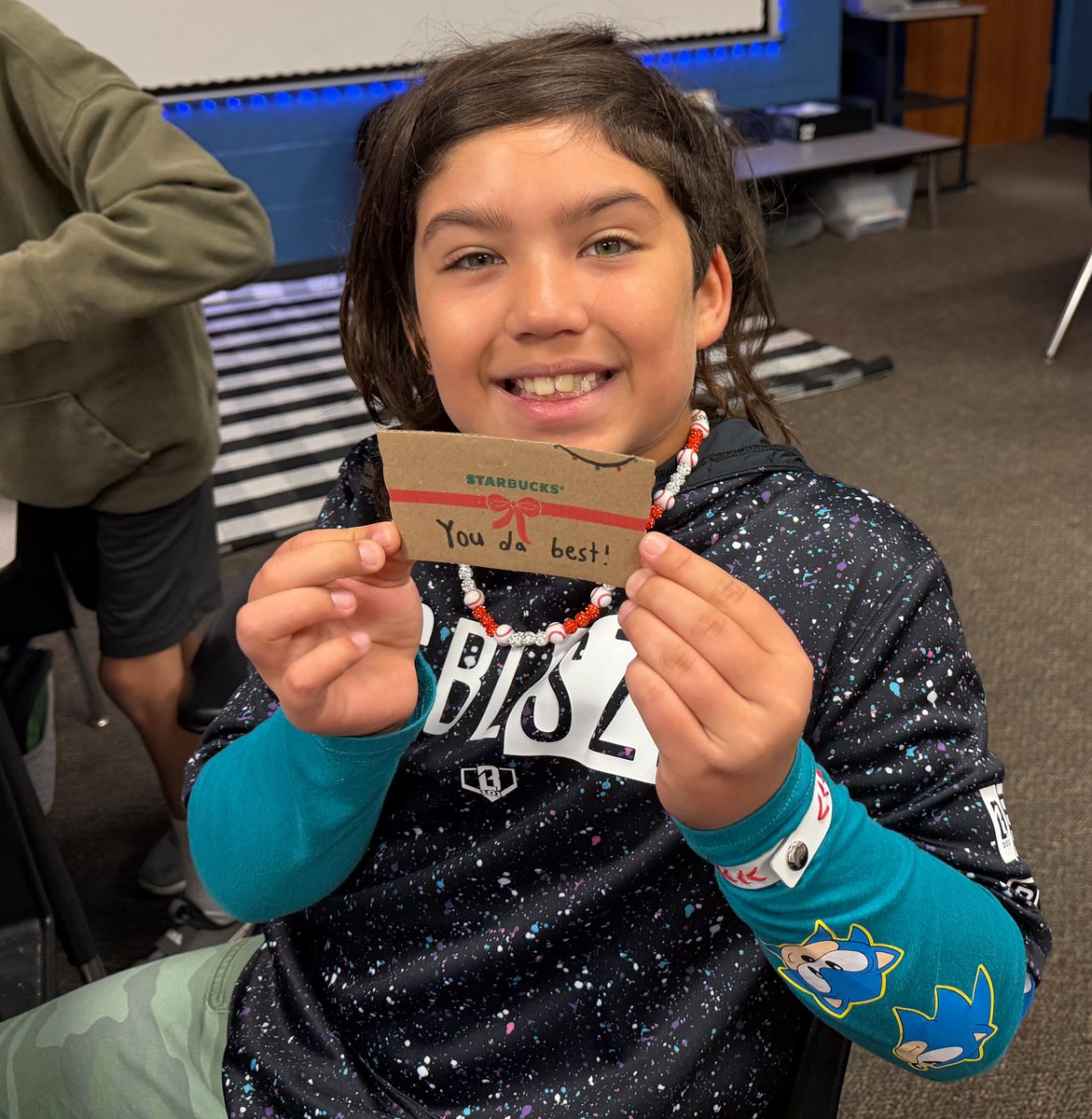 ConroeISD's tweet image. Snyder Elementary third and fourth-grade students partnered with Starbucks for World Kindness Day 2025, spreading kindness and gratitude in the community, one cup and act of kindness at a time. ☕💚