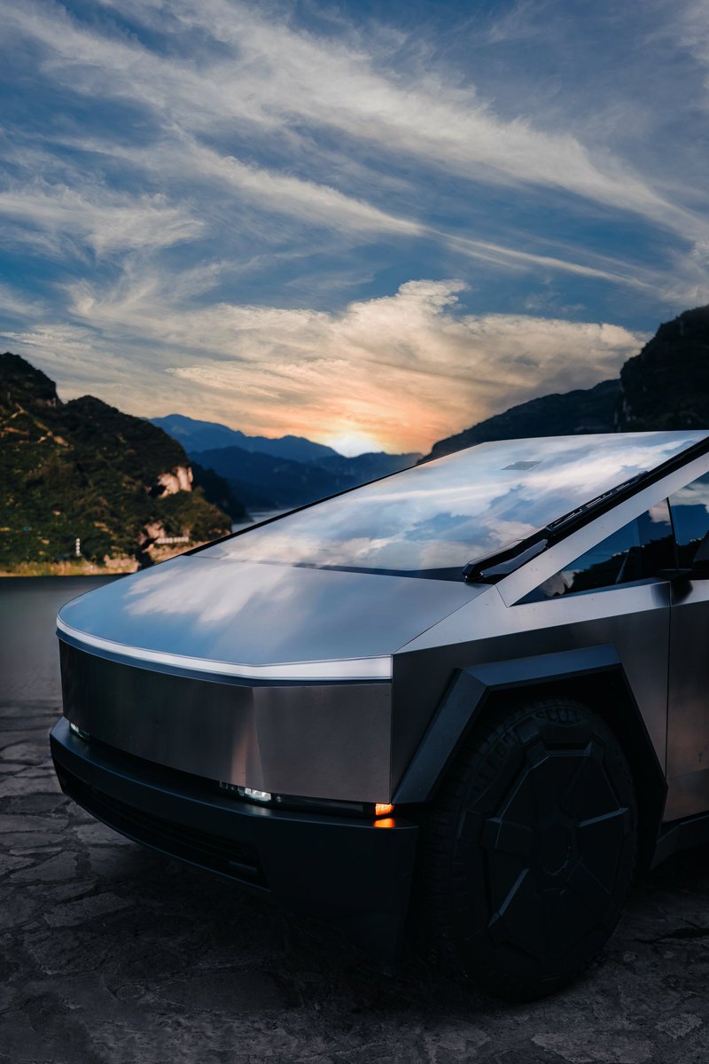 Tesla_Show_Room's tweet photo. @Tesla_Asia Across rivers and peaks, every drive is a view. 🌊🚘🚘 https://t.co/2ui389eKNP