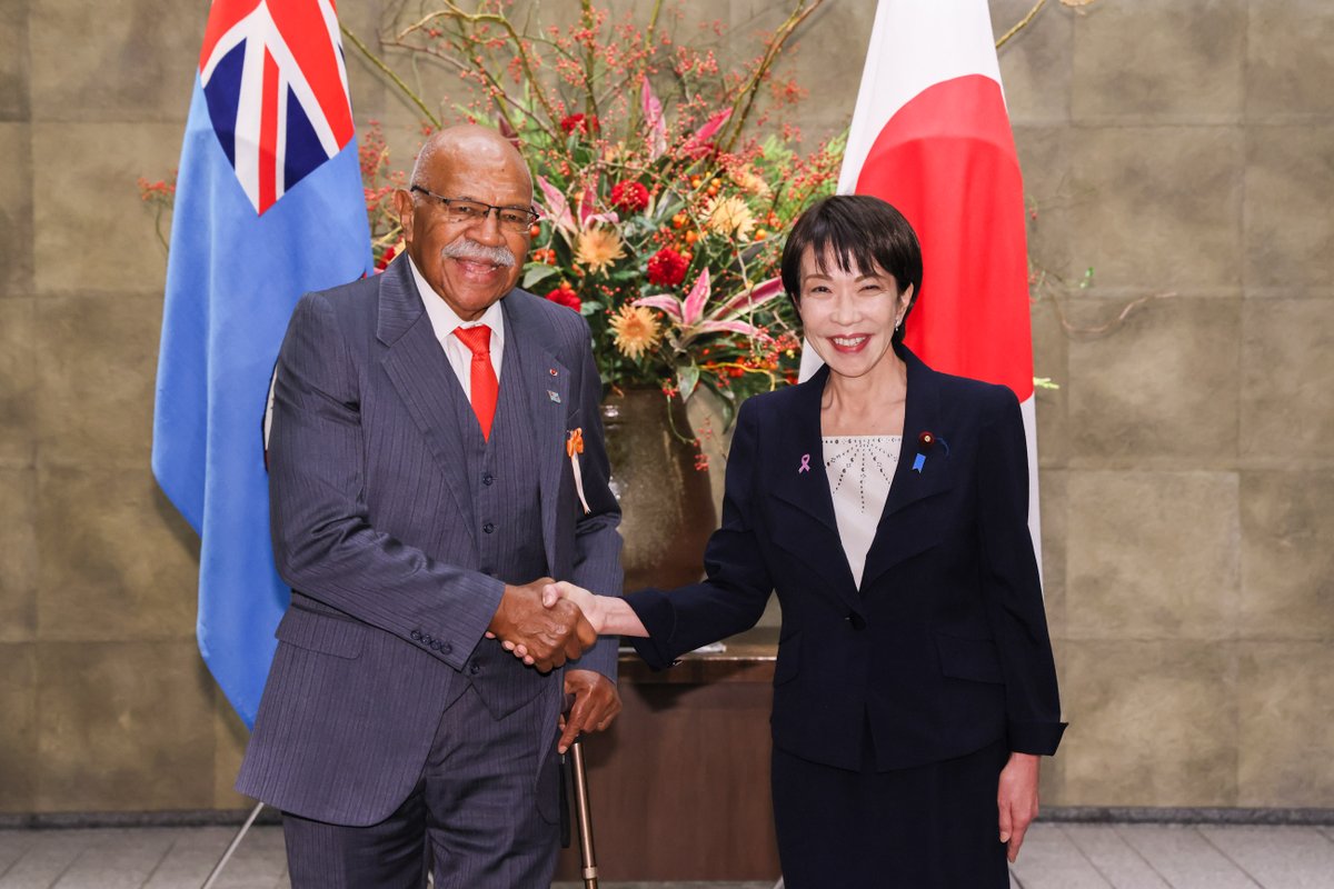 MofaJapan_en's tweet image. PM TAKAICHI held a meeting with the Hon. Mr. Sitiveni Ligamamada RABUKA, Prime Minister of the Republic of #Fiji, followed by a Signing Ceremony for the Japan-Fiji “Lomavata Kizuna Partnership” to elevate the bilateral relations to a greater heights. 
(Photo: Cabinet Public