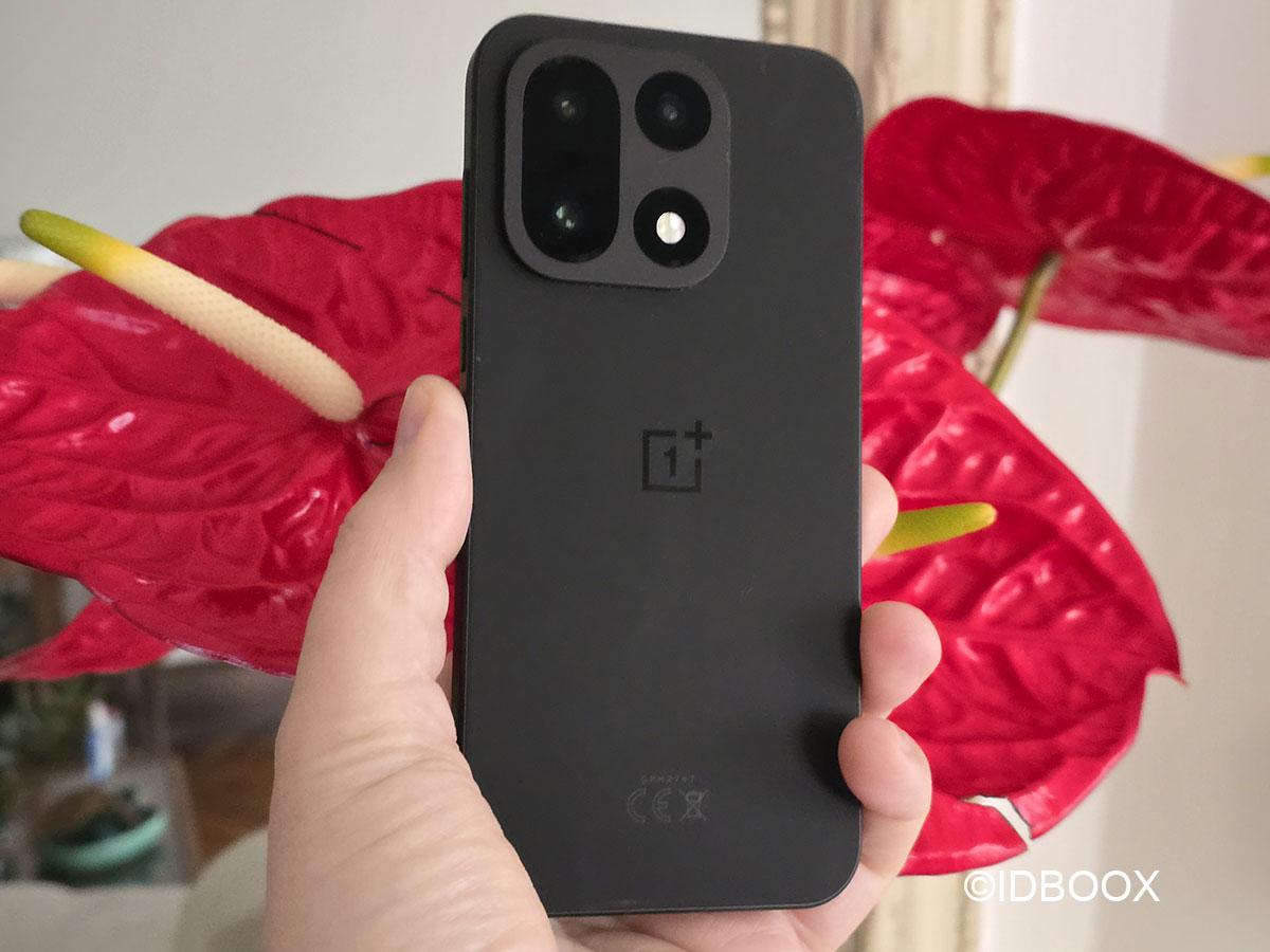 IziBook's tweet image. #NewsTech #OnePlus Le OnePlus 15 gonfle les muscles mais pas son prix: Le OnePlus 15 est officiel. En attendant notre test complet, je vous dis tout ce qu’il faut savoir sur ce smartphone ultra puissant.  Le OnePlus 15 change de look et adopte… dlvr.it/TPFMwl @IDBOOX