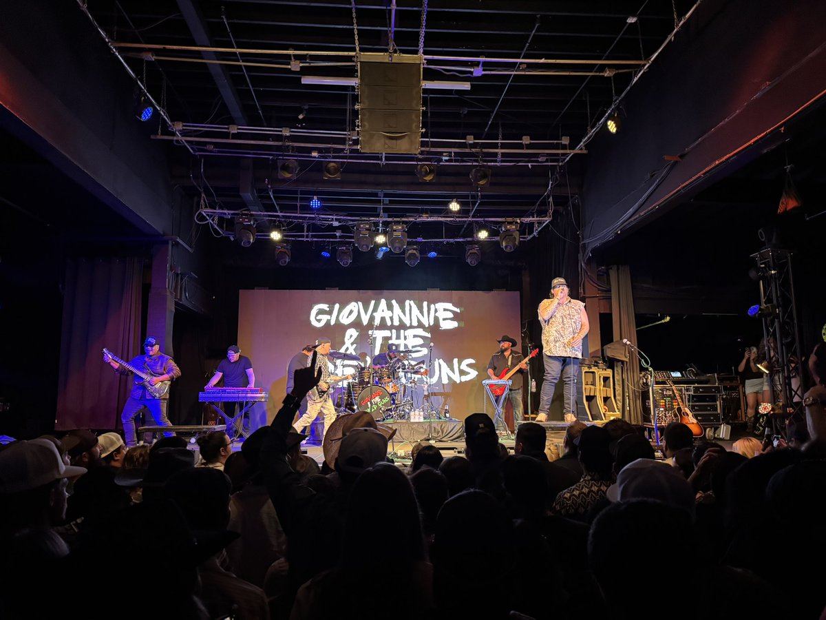 Seeing <a href="/gioandtheguns/">Giovannie Yanez</a> last week at <a href="/BillyBobsTexas/">Billy Bob's Texas</a> was insane. My favorite band at my favorite venue is all I could ever ask for😮‍💨😮‍💨