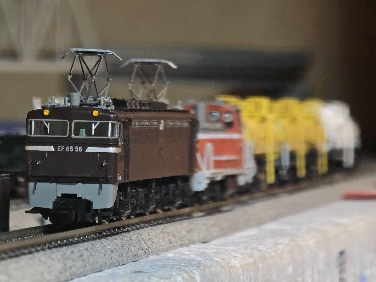 EF65 56の5996レ
短編成ですがDE10がついたりする魅力度の高い列車です
#EF65 #Nゲージ #貨物