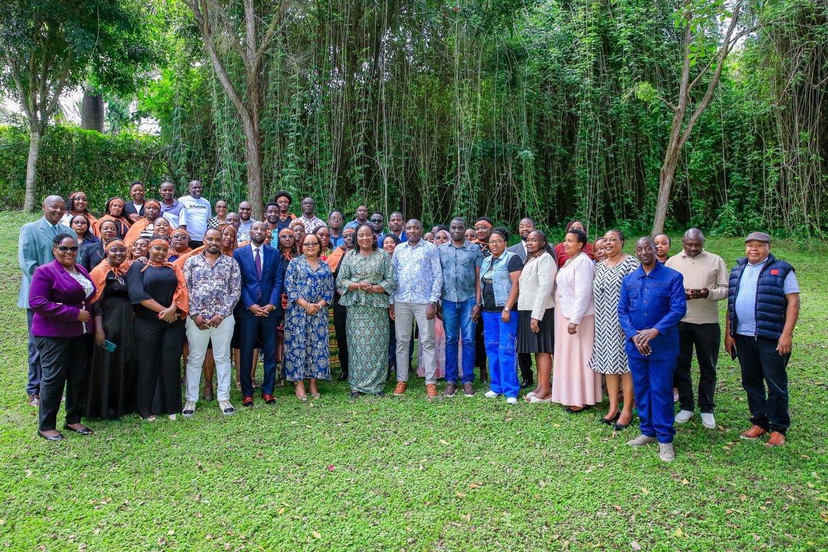 AnneWaiguru's tweet image. It was a deeply emotional moment visiting Mama Ida Odinga at her Karen residence today, together with representative members of the County Executive, County Assembly, and the Daughters of Kenya (Mountain Chapter), where I serve as Patron, to offer our heartfelt condolences on the