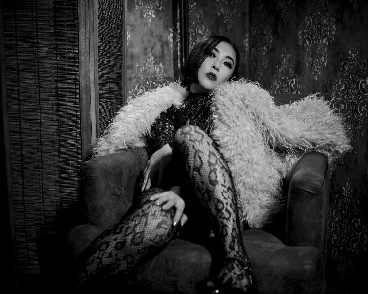 LifestylBoudoir's tweet photo. The last set up rom this past weekend's session with Gia.
.
Practical light overhead, plus one RGB Light Stick.
.
.
#lasvegasboudoirstudio #vegasboudoir #doitforyourself https://t.co/cCDnw0V1Mj