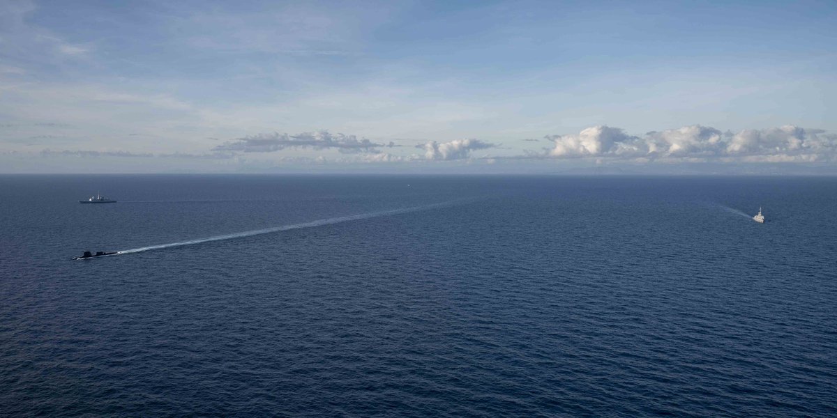 FrenchForces's tweet image. 📍 Mediterranean Sea | Start of the 🇫🇷 - 🇲🇦 aeromaritime exercise CHEBEC 25

➡️ Annual exercise aimed at enhancing readiness for maritime crisis situations

⚔️ Training sequences covering multiple domains, including anti-submarine warfare

🤝 Enduring cooperation and mutual trust…