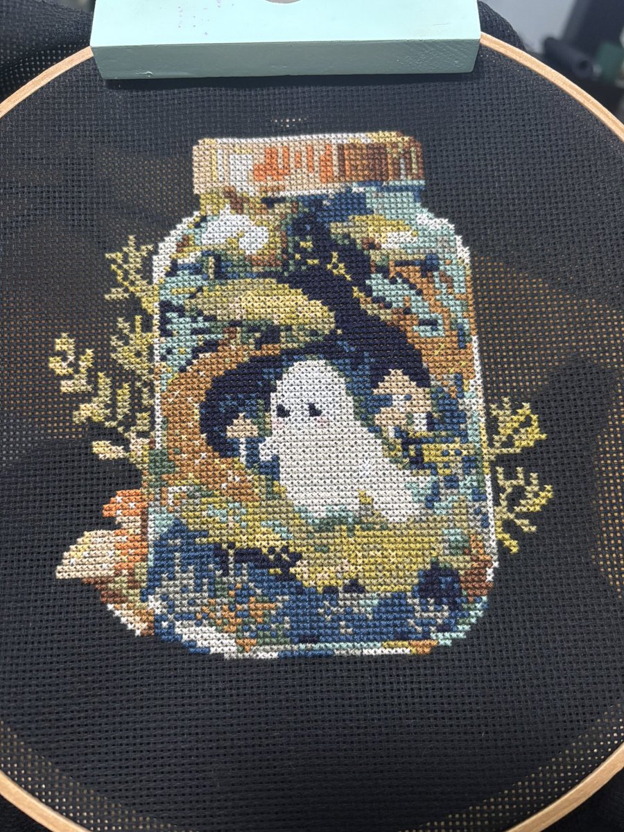 CroftOfRivia's tweet photo. Oh hey look I finished my little ghostie in a jar cross stitch! https://t.co/LdhA4nnvEE