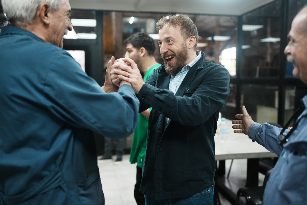 En Lomas hay industrias que pese a las dificultades se destacan, perfeccionan y proyectan. Junto a Eduardo y Nicolás Serrano, dueños de Cementa, recorrimos la planta modelo de esta empresa ubicada en la calle Sucre, donde ofrecen servicios de tratamiento térmico para industrias.